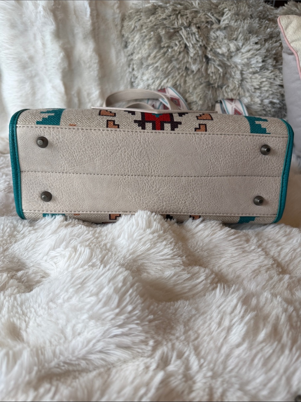 Wrangler Cream, Teal & Red Southwestern aztec print Satchel - Picture 3 of 7